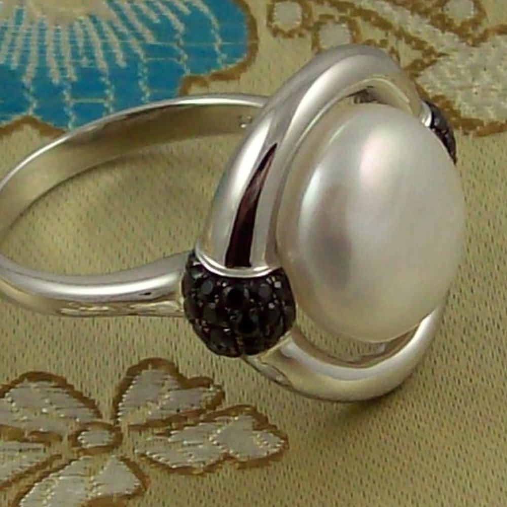 Honora Cultured Pearl 13.0mm & Black Spinel Ring